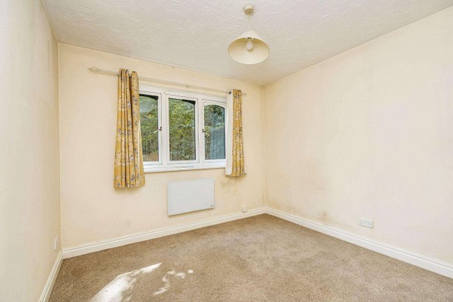 11 Minley Grove Minley Road Fleets Hants GU51 2RJ 3