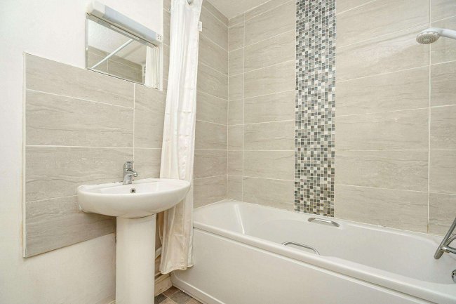 11 Minley Grove Minley Road Fleets Hants GU51 2RJ 3