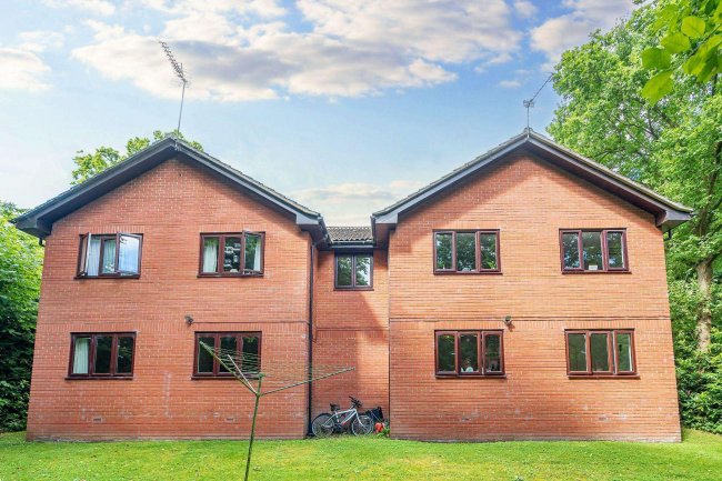 11 Minley Grove Minley Road Fleets Hants GU51 2RJ 3