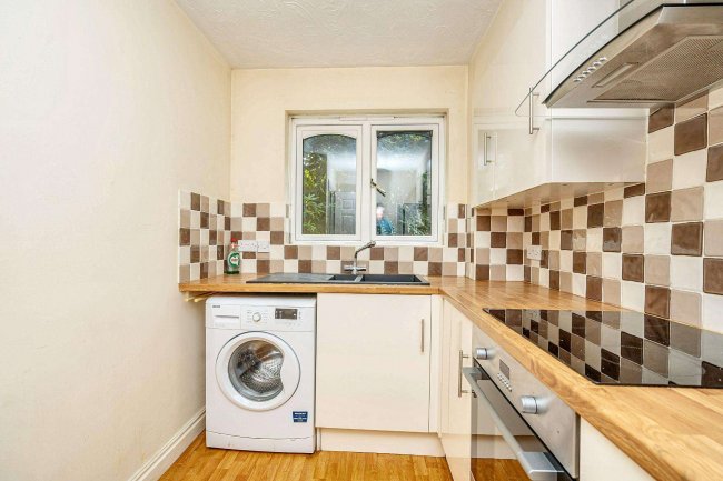 11 Minley Grove Minley Road Fleets Hants GU51 2RJ 3