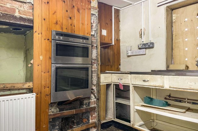 The Post Office Stores, Farnham, Suffolk, IP17 1JZ 6