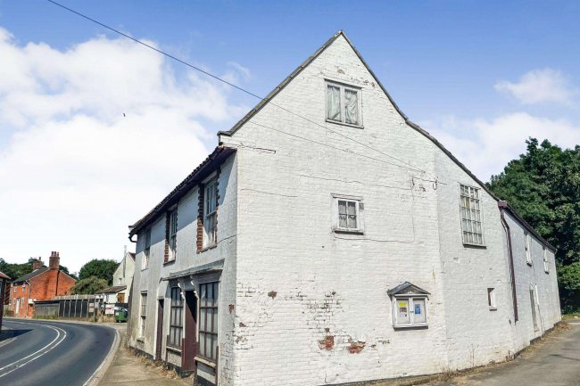 The Post Office Stores, Farnham, Suffolk, IP17 1JZ 6