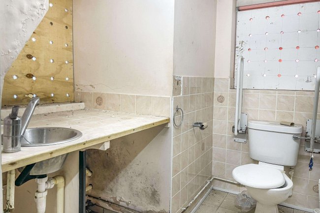 The Post Office Stores, Farnham, Suffolk, IP17 1JZ 6