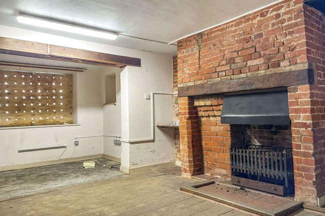 The Post Office Stores, Farnham, Suffolk, IP17 1JZ 6