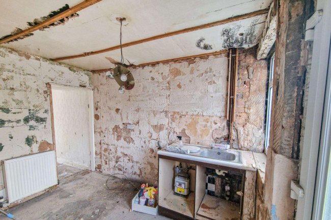 7 Scarborough Crescent Rotherham, S66 7HL 10