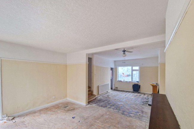 7 Scarborough Crescent Rotherham, S66 7HL 10