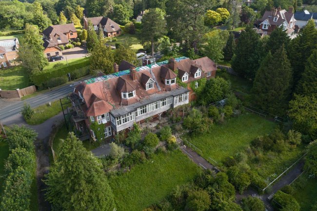 Weald Hall. Mayfield Lane, Wadhurst, East Sussex, TN5 6HX & Land to the rear of Weald Hall, Mayfield Lane, Wadhurst, East Sussex, TN5 6HX 5