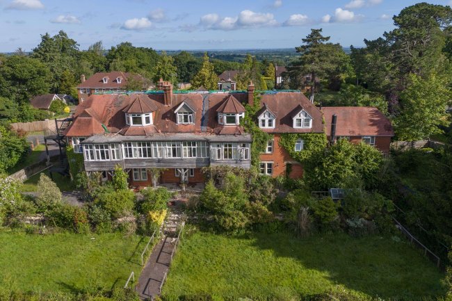 Weald Hall. Mayfield Lane, Wadhurst, East Sussex, TN5 6HX & Land to the rear of Weald Hall, Mayfield Lane, Wadhurst, East Sussex, TN5 6HX 5