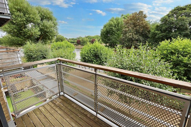 Apt 12, 1 Point Wharf Lane, Brentford, TW8 0DD 9