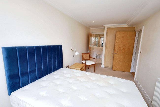 Apt 12, 1 Point Wharf Lane, Brentford, TW8 0DD 9