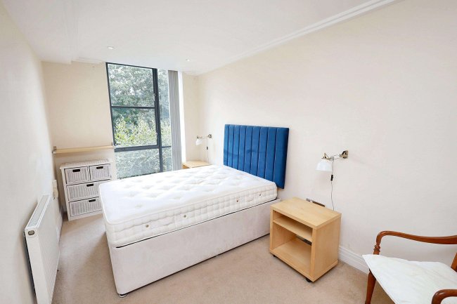 Apt 12, 1 Point Wharf Lane, Brentford, TW8 0DD 9