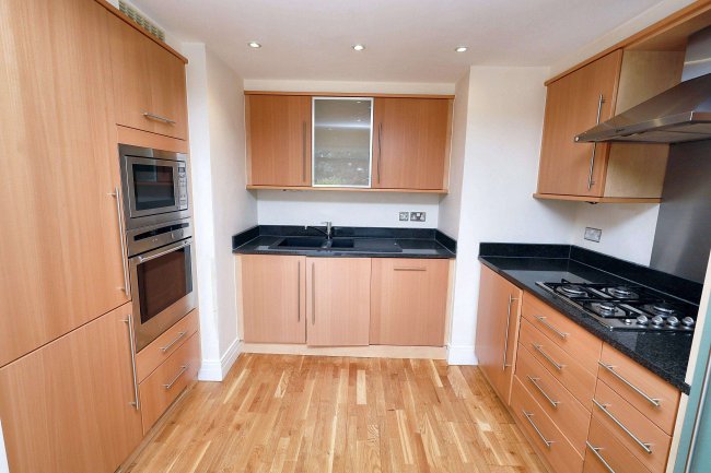 Apt 12, 1 Point Wharf Lane, Brentford, TW8 0DD 9