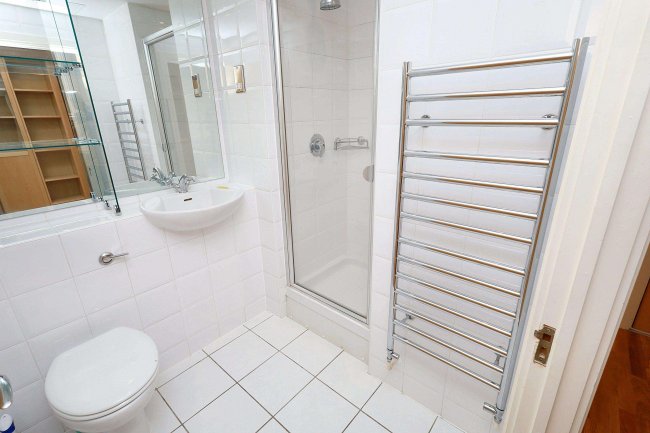 Apt 12, 1 Point Wharf Lane, Brentford, TW8 0DD 9