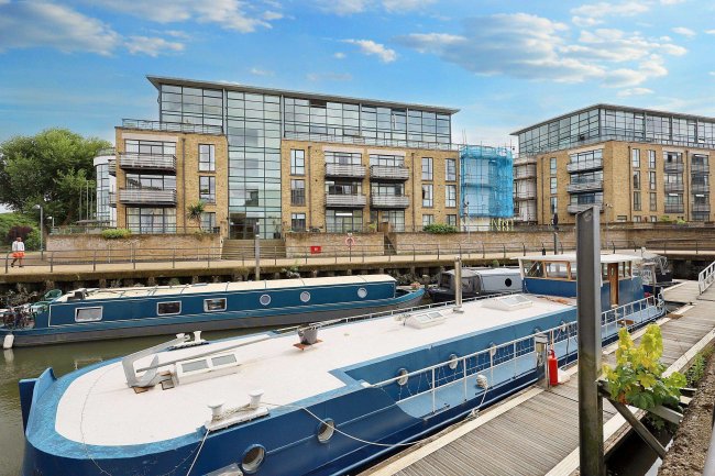 Apt 12, 1 Point Wharf Lane, Brentford, TW8 0DD 9