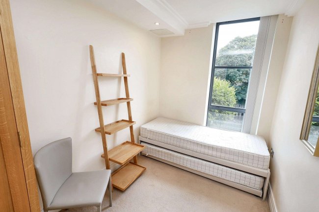 Apt 12, 1 Point Wharf Lane, Brentford, TW8 0DD 9