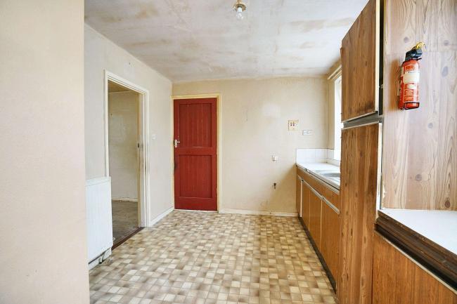 4 St. Johns Crescent, Hucknall, Nottingham, NG15 7PW 6