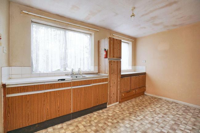 4 St. Johns Crescent, Hucknall, Nottingham, NG15 7PW 6