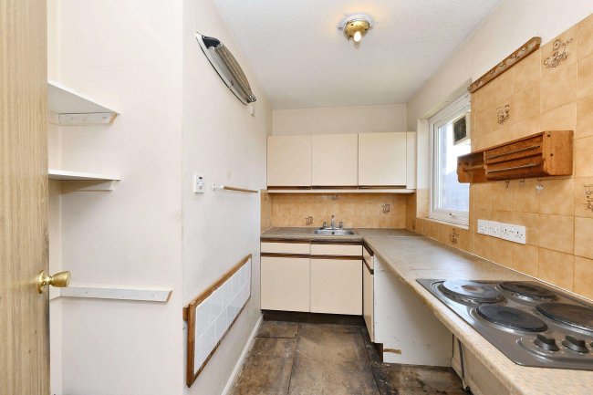 10 Knights Road, Braintree CM7 3YT 6