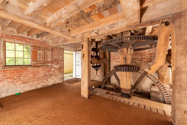 Mill Farm, Mill Lane, Weston Turville, Buckinghamshire, HP22 5RG 8