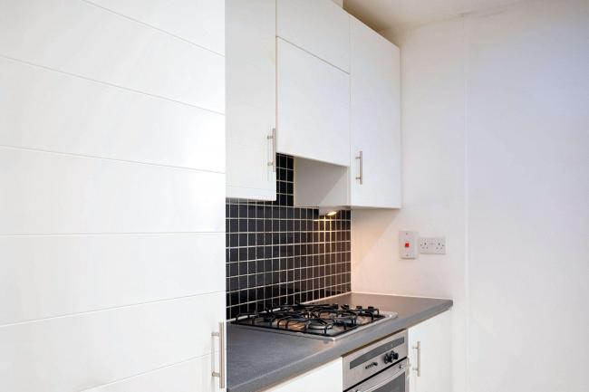 Flat 5, Opus Studios, 214 Plaistow Road, London E13 0AQ 10