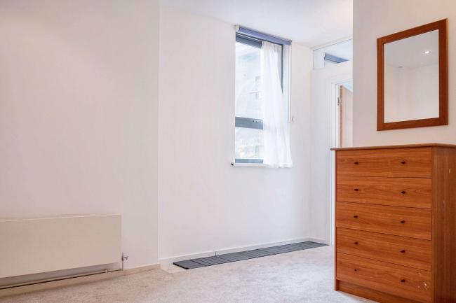 Flat 5, Opus Studios, 214 Plaistow Road, London E13 0AQ 10