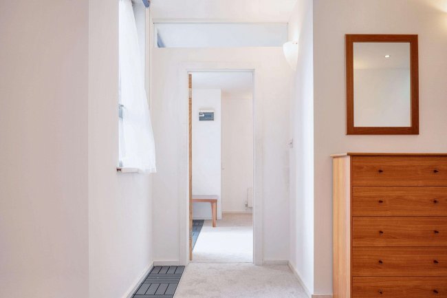 Flat 5, Opus Studios, 214 Plaistow Road, London E13 0AQ 10