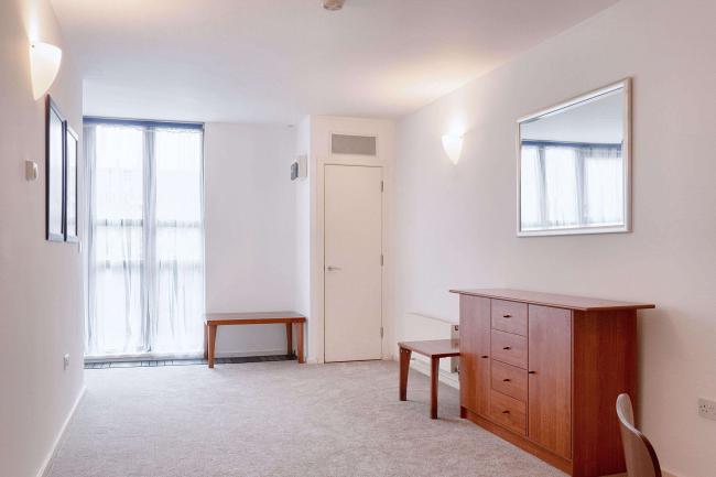 Flat 5, Opus Studios, 214 Plaistow Road, London E13 0AQ 10