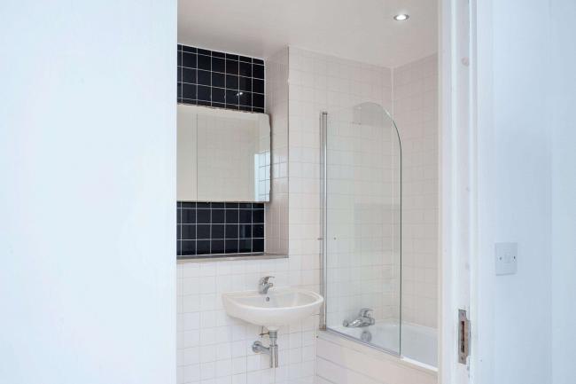 Flat 5, Opus Studios, 214 Plaistow Road, London E13 0AQ 10