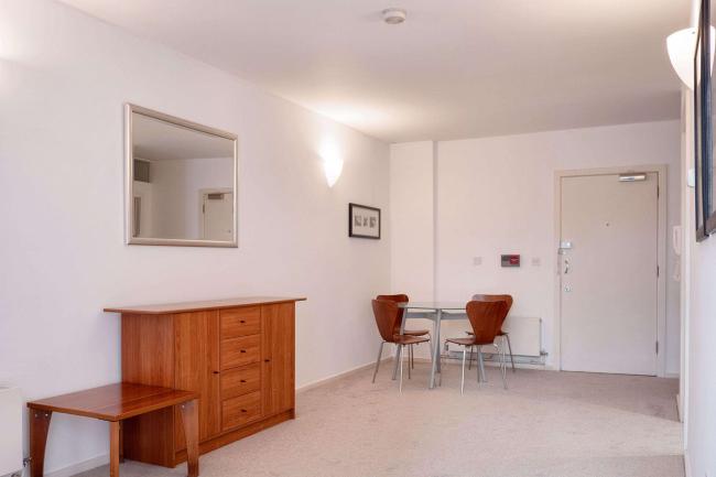 Flat 5, Opus Studios, 214 Plaistow Road, London E13 0AQ 10