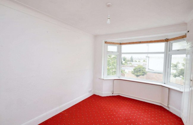 28 Overton Drive, Romford, Essex, RM6 4EH 4