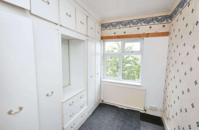 28 Overton Drive, Romford, Essex, RM6 4EH 4