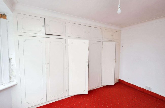 28 Overton Drive, Romford, Essex, RM6 4EH 4