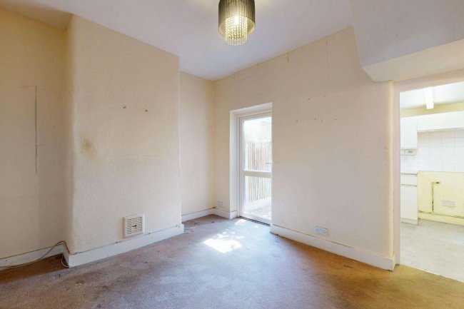 76 Kempton Road, East Ham, London, E6 2LB 3