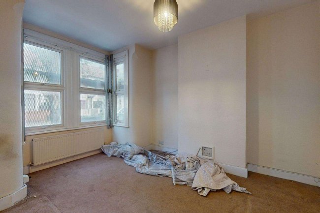 76 Kempton Road, East Ham, London, E6 2LB 3