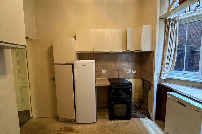 Ground Floor Flat, 47 Friends Road, Croydon,  Surrey, CR0 1ED 9