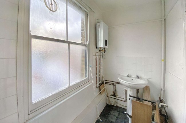 Second Floor Flat, 24 Finborough Road, London SW10 9EQ 8