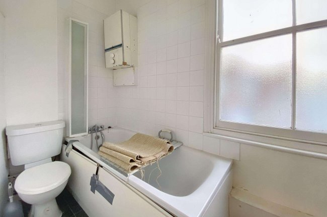 Second Floor Flat, 24 Finborough Road, London SW10 9EQ 8