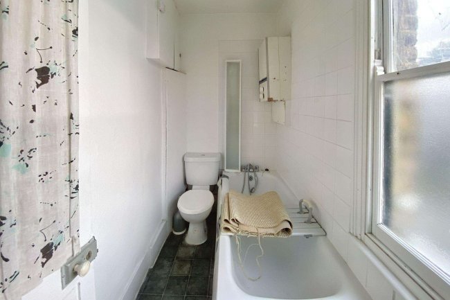 Second Floor Flat, 24 Finborough Road, London SW10 9EQ 8