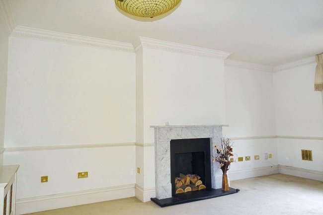 Flat 1 Sandown House, 1 High Street, Esher, KT10 9SL 6