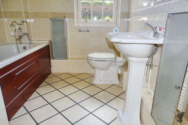 Flat 1 Sandown House, 1 High Street, Esher, KT10 9SL 6