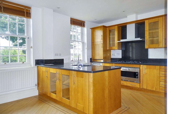 Flat 1 Sandown House, 1 High Street, Esher, KT10 9SL 6