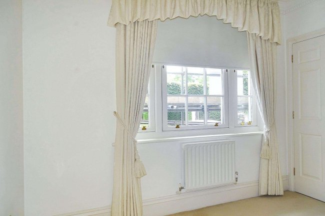 Flat 1 Sandown House, 1 High Street, Esher, KT10 9SL 6