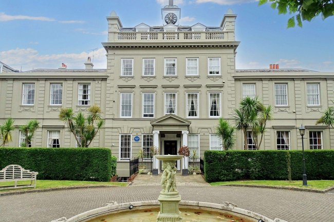 Flat 1 Sandown House, 1 High Street, Esher, KT10 9SL 6