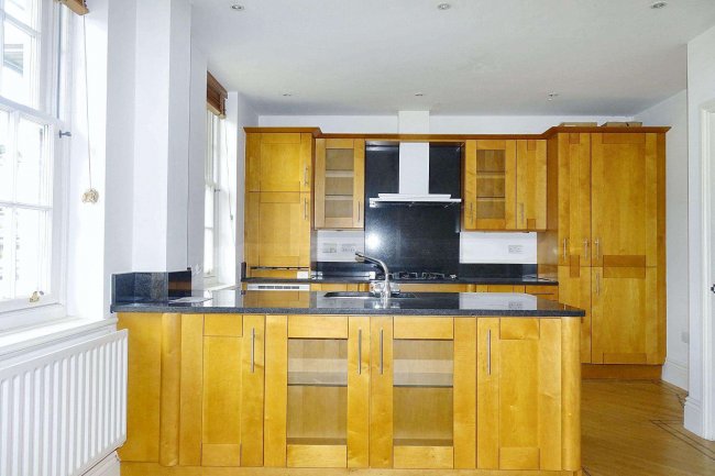 Flat 1 Sandown House, 1 High Street, Esher, KT10 9SL 6