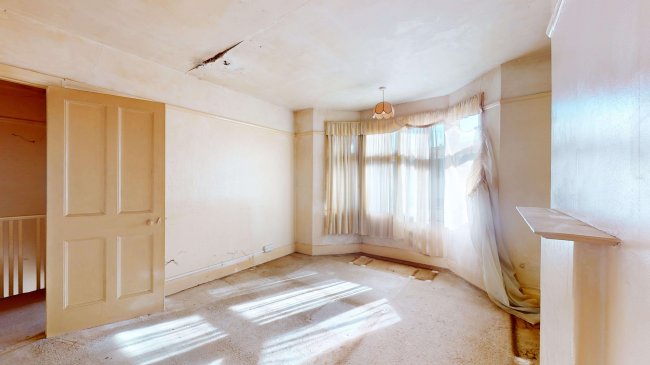 33 Coulton Avenue, Northfleet, Gravesend, Kent, DA11 8DZ 2