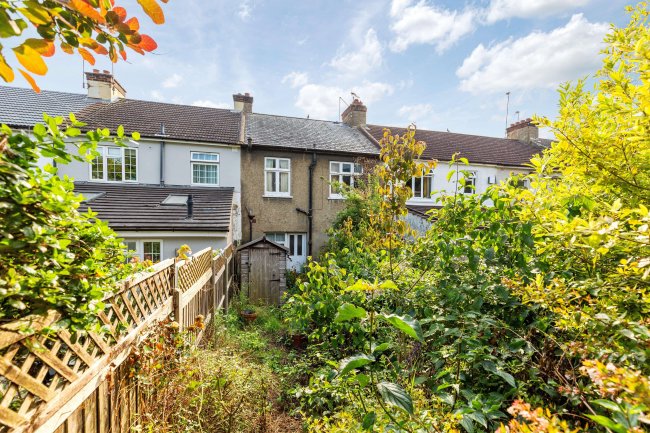 33 Coulton Avenue, Northfleet, Gravesend, Kent, DA11 8DZ 2