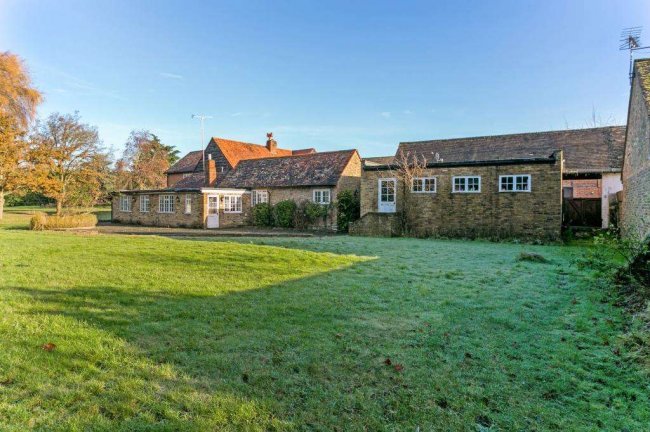 Bell Farmhouse, Wexham Park Lane, Wexham, Slough, Buckinghamshire, SL3 6LX 9
