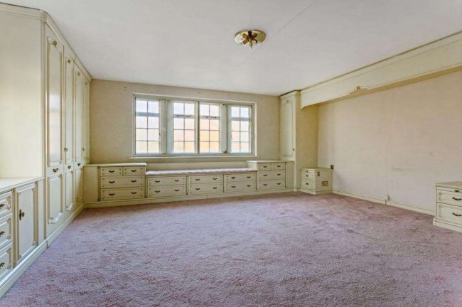 Bell Farmhouse, Wexham Park Lane, Wexham, Slough, Buckinghamshire, SL3 6LX 9