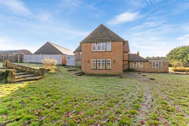 Bell Farmhouse, Wexham Park Lane, Wexham, Slough, Buckinghamshire, SL3 6LX 9