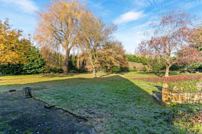 Bell Farmhouse, Wexham Park Lane, Wexham, Slough, Buckinghamshire, SL3 6LX 9